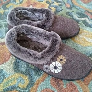 Acorn boiled wool slippers